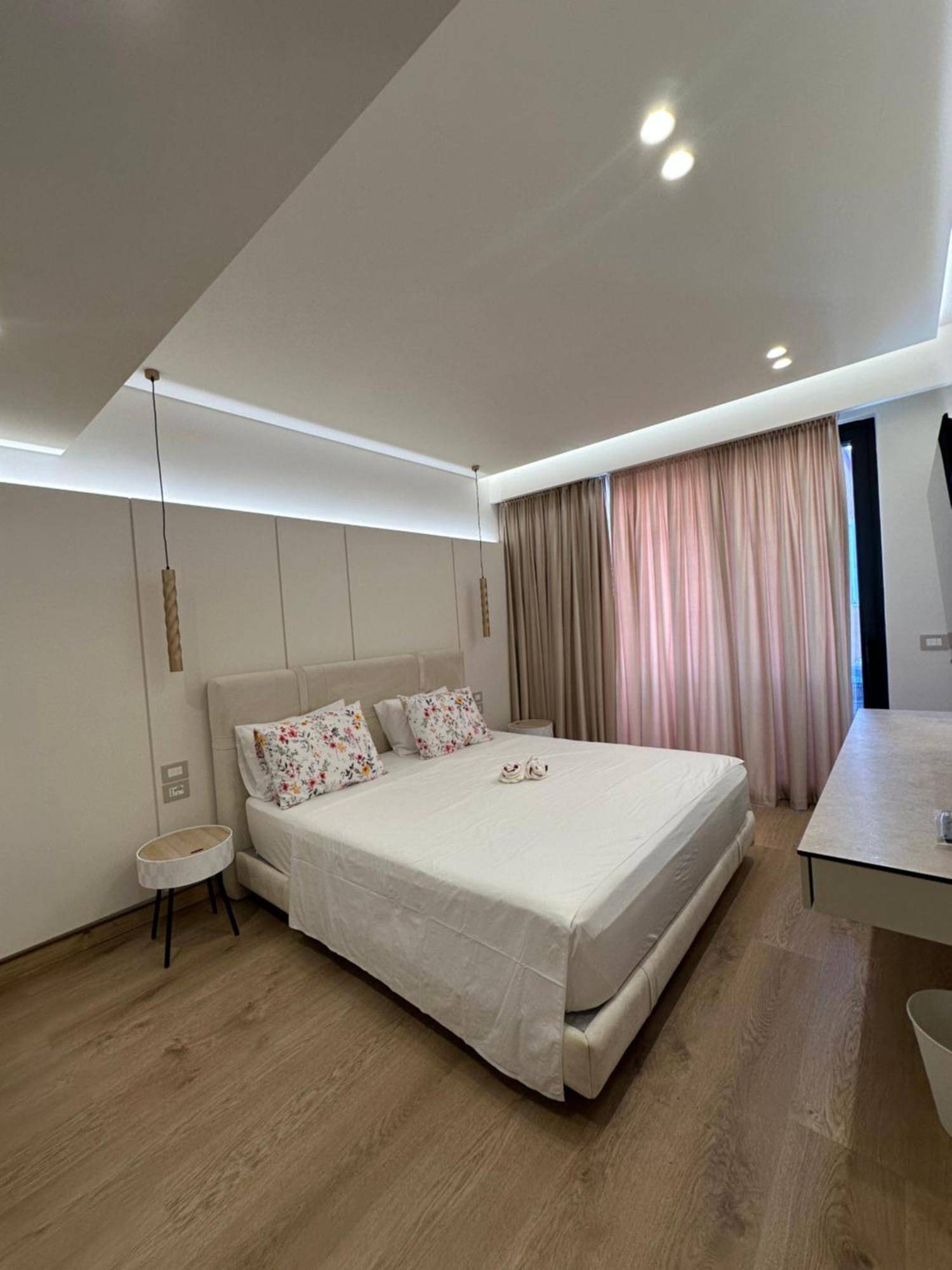 Manolo & Jolie Luxury Villa Himarë Extérieur photo